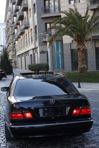 Mercedes E 280 2001, 233,613 km - 2.8 l - Bakı