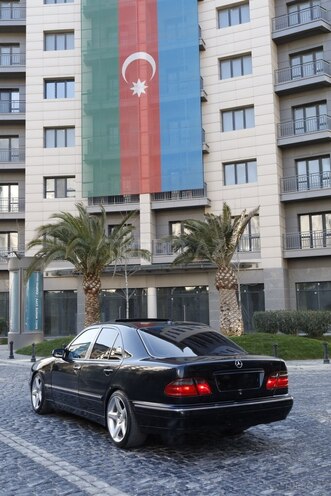 Mercedes E 280 2001, 233,613 km - 2.8 l - Bakı