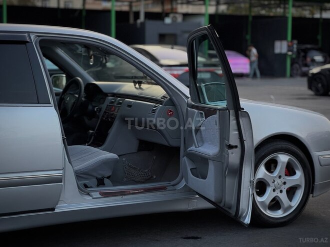Mercedes E 240 2000, 377,400 km - 2.4 l - Bakı