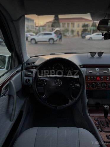 Mercedes E 240 2000, 377,400 km - 2.4 l - Bakı
