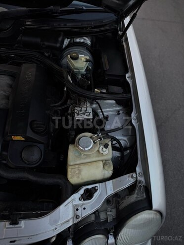 Mercedes E 240 2000, 377,400 km - 2.4 l - Bakı