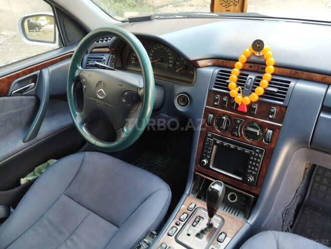 Mercedes E 220 d 2000, 428,000 km - 2.2 l - Bakı