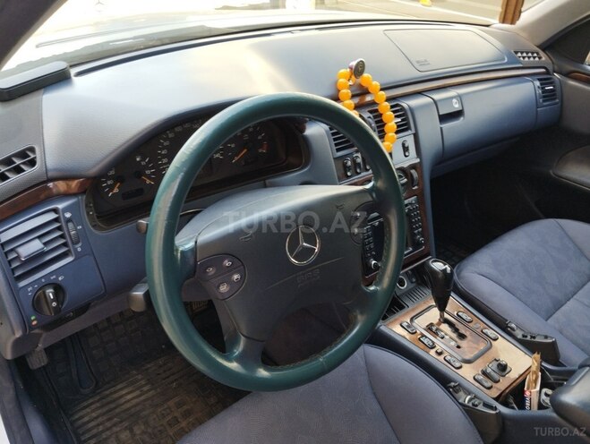 Mercedes E 220 d 2000, 428,000 km - 2.2 l - Bakı