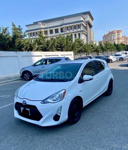 Toyota Prius C 2016, 321,869 km - 1.5 l - Bakı