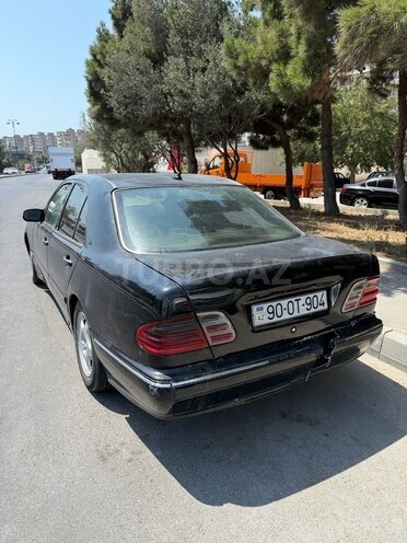 Mercedes E 220 2000, 123,456 km - 2.2 l - Bakı