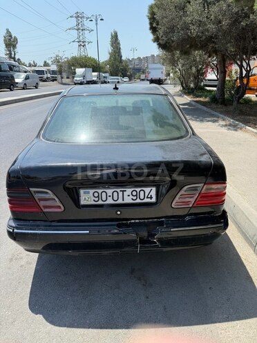 Mercedes E 220 2000, 123,456 km - 2.2 l - Bakı