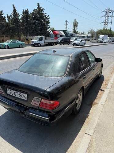Mercedes E 220 2000, 123,456 km - 2.2 l - Bakı