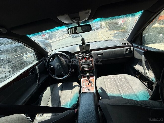 Mercedes E 220 2000, 123,456 km - 2.2 l - Bakı