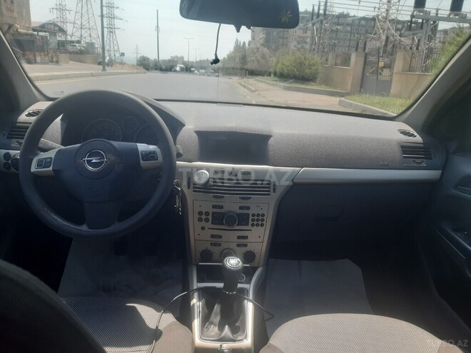 Opel Astra 2008, 300,000 km - 1.6 л - Astara