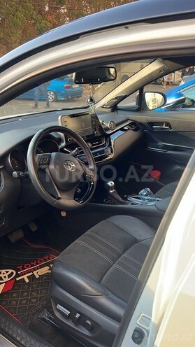 Toyota C-HR 2022, 9,800 km - 1.2 l - Bakı