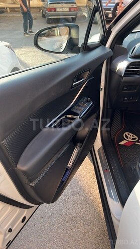 Toyota C-HR 2022, 9,800 km - 1.2 l - Bakı