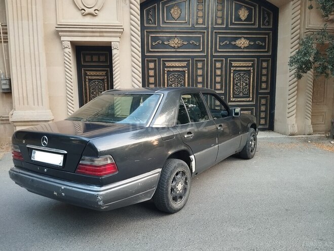 Mercedes E 220 1994, 315,000 km - 2.2 л - Bakı