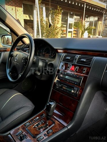 Mercedes E 240 2001, 333,241 km - 2.6 l - Gəncə