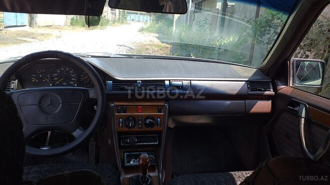 Mercedes E 250 1993, 631,360 km - 2.5 л - Cəlilabad