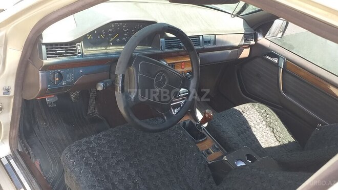 Mercedes E 250 1993, 631,360 km - 2.5 л - Cəlilabad