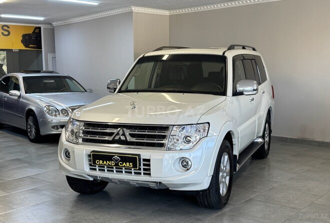 Mitsubishi Pajero 2010, 207,000 km - 3.5 л - Bakı