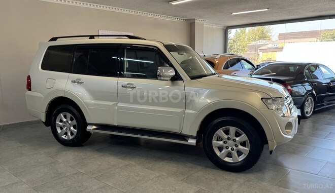 Mitsubishi Pajero 2010, 207,000 km - 3.5 л - Bakı