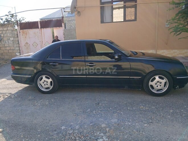 Mercedes E 220 2000, 333,333 km - 2.2 l - Yevlax
