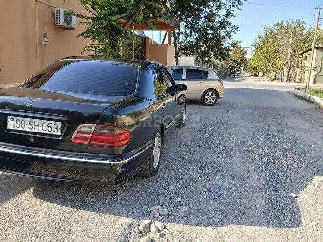 Mercedes E 220 2000, 333,333 km - 2.2 l - Yevlax