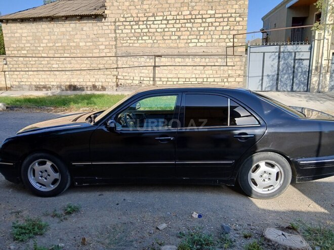 Mercedes E 220 2000, 333,333 km - 2.2 l - Yevlax