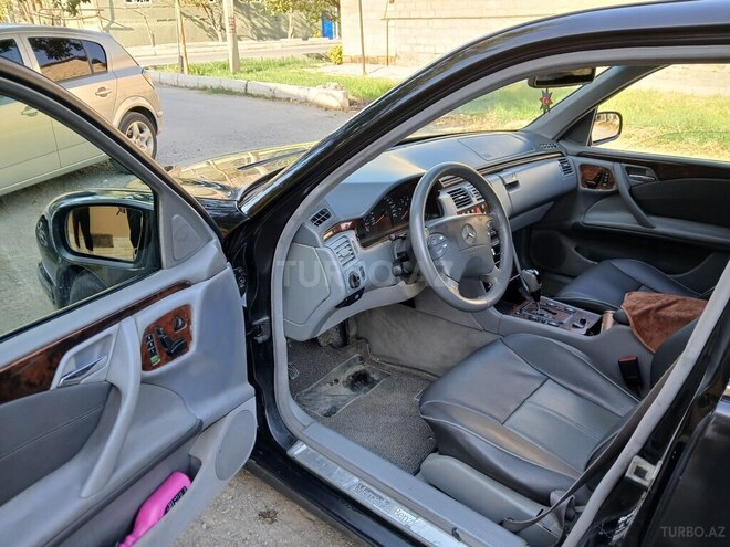 Mercedes E 220 2000, 333,333 km - 2.2 l - Yevlax