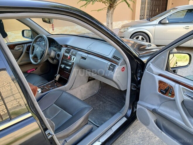 Mercedes E 220 2000, 333,333 km - 2.2 l - Yevlax