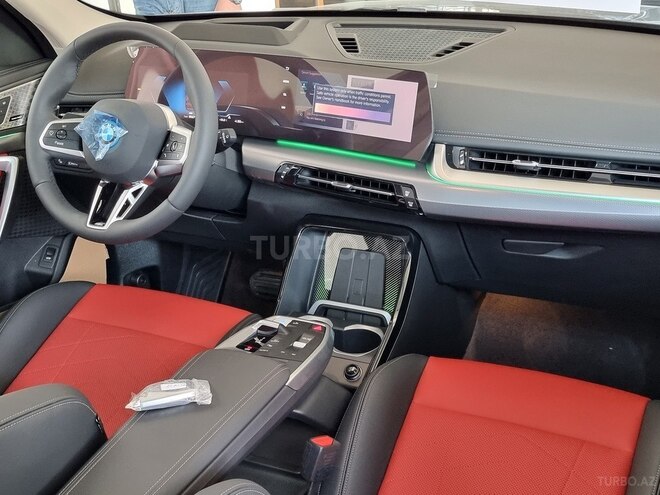 BMW iX1-19