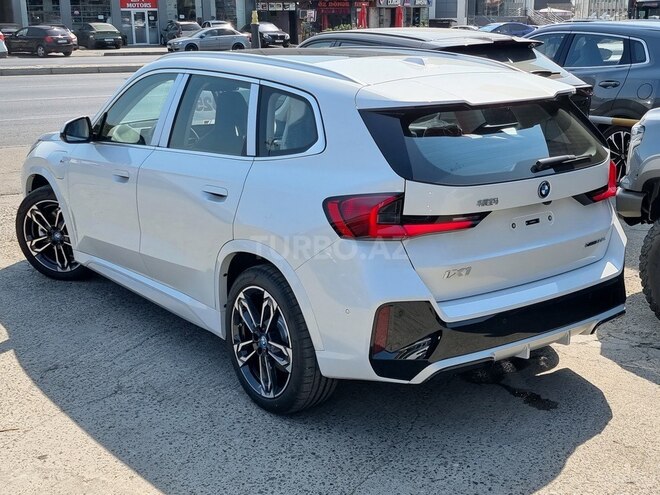 BMW iX1-10
