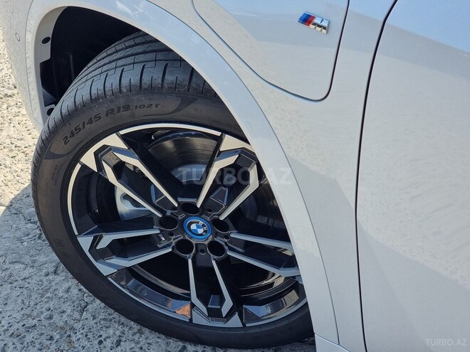 BMW iX1-13