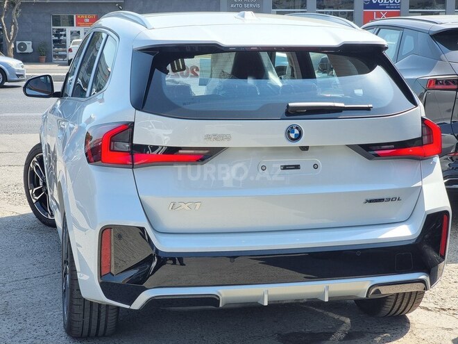 BMW iX1-9