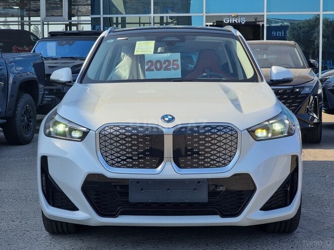 BMW iX1-8