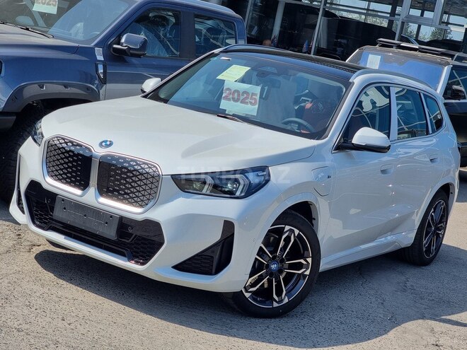 BMW iX1-1