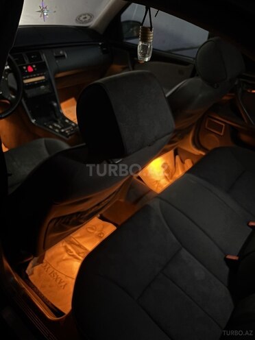Mercedes E 260 2000, 400,000 km - 2.6 l - Bakı
