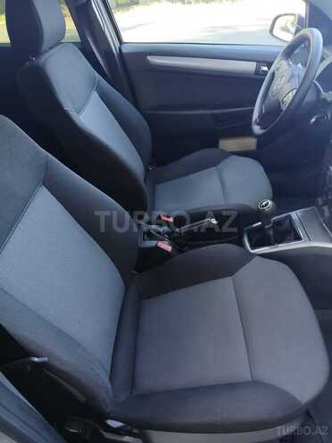 Opel Astra 2005, 236,000 km - 1.6 l - Qax