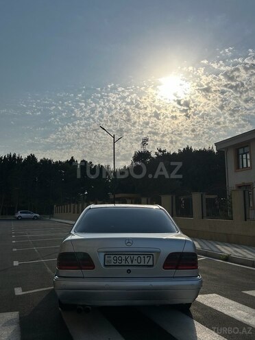 Mercedes E 240 1997, 450,000 km - 2.4 l - Sumqayıt