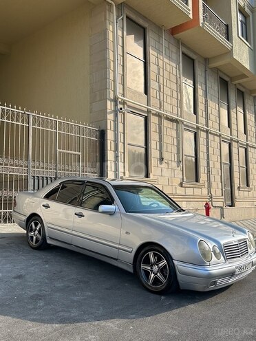Mercedes E 240 1997, 450,000 km - 2.4 l - Sumqayıt