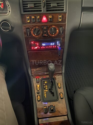 Mercedes E 240 1997, 309,000 km - 2.4 l - Bakı