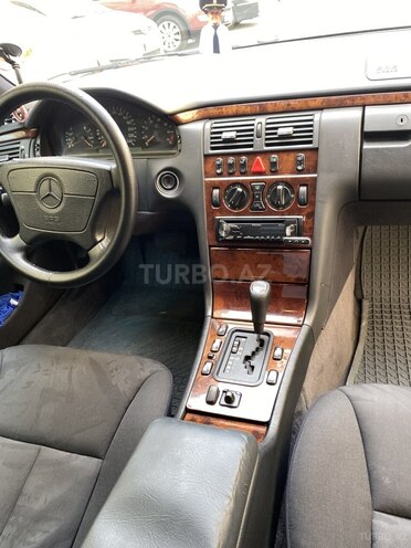 Mercedes E 240 1997, 309,000 km - 2.4 l - Bakı