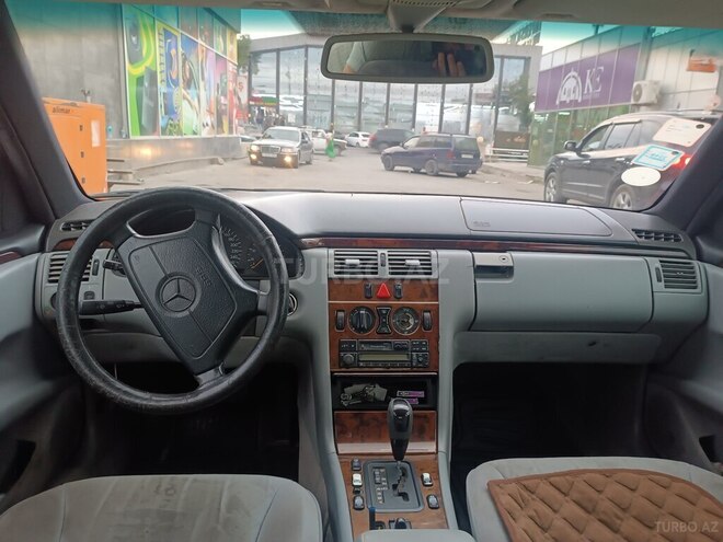 Mercedes E 240 1997, 356,300 km - 2.4 l - Quba