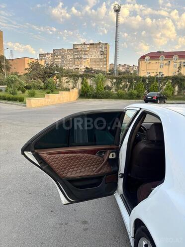 Mercedes E 220 2001, 550,000 km - 2.2 l - Bakı
