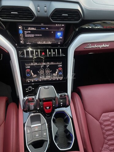 Lamborghini Urus-27