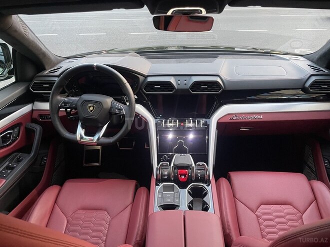 Lamborghini Urus-13