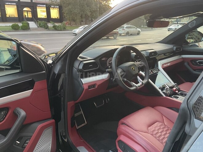Lamborghini Urus-14