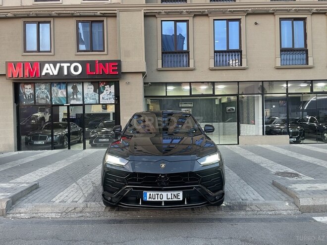 Lamborghini Urus-1