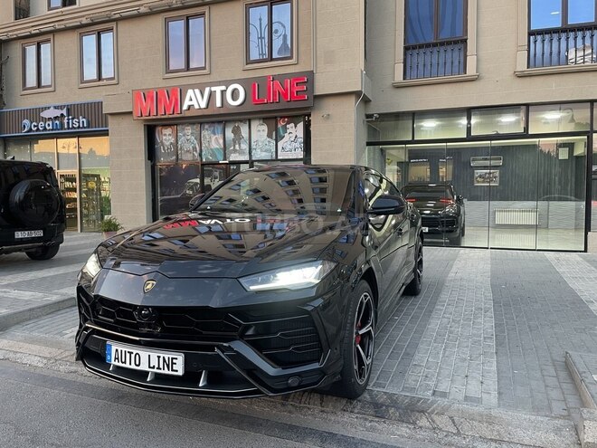 Lamborghini Urus-4