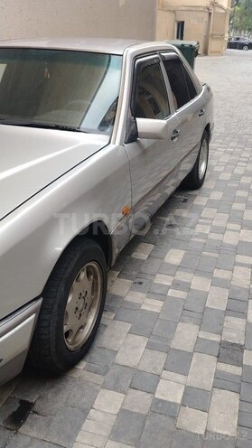 Mercedes E 220 1995, 700,000 km - 2.2 l - Bakı