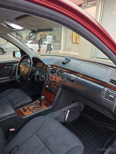 Mercedes E 200 1999, 276,000 km - 2.0 л - Bakı
