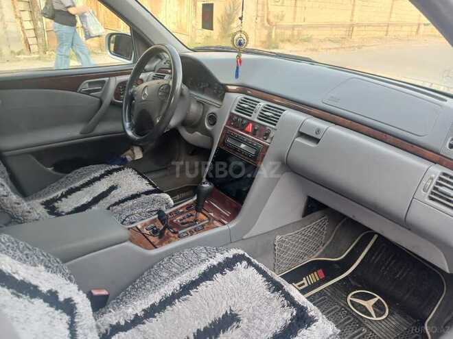 Mercedes E 240 1999, 298,000 km - 2.4 l - Şirvan