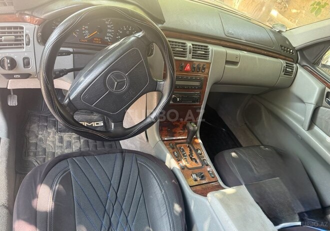 Mercedes E 240 1999, 313,500 km - 2.4 l - Bakı