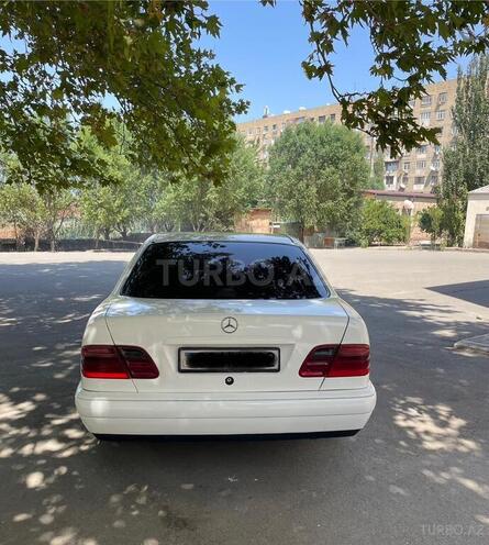 Mercedes E 220 1997, 245,000 km - 2.2 l - Bakı